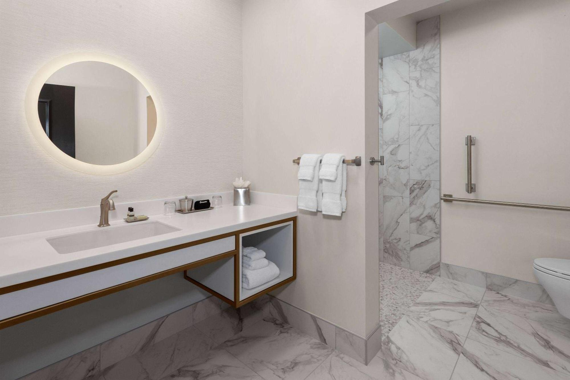 Legacy Hotel, Trademark Collection By Wyndham خليج مورو المظهر الخارجي الصورة